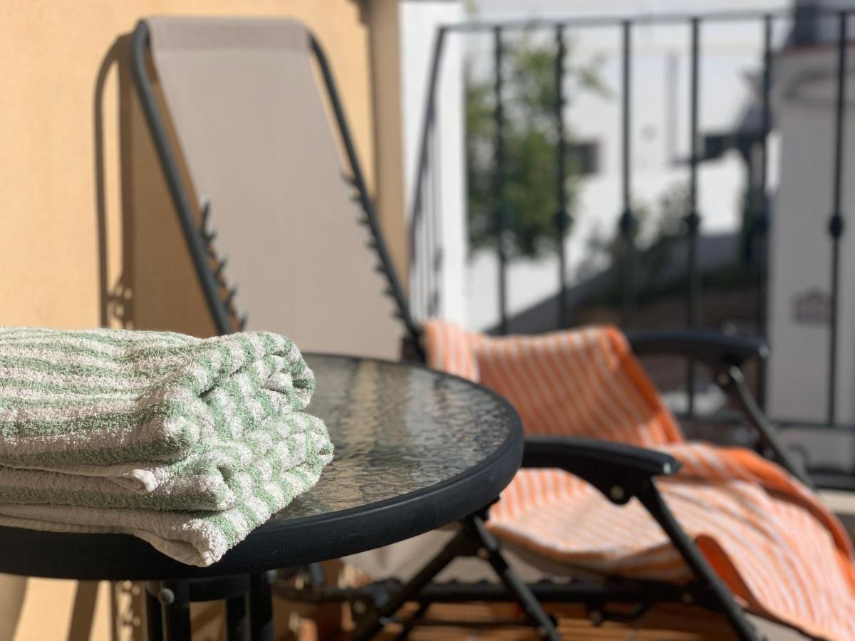 Apartamentos Nerjaluna Luaran gambar
