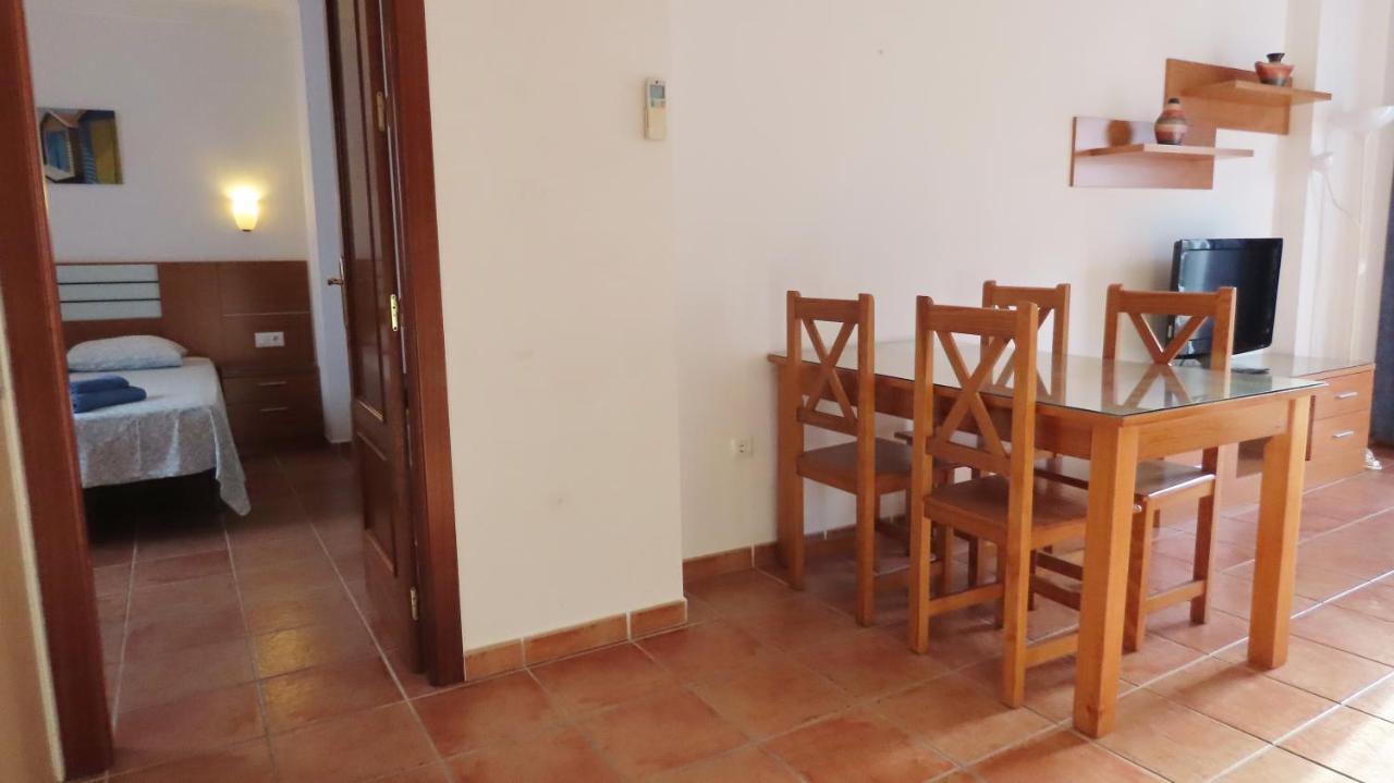 Apartamentos Nerjaluna Luaran gambar