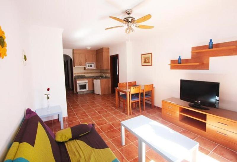 Apartamentos Nerjaluna Bilik gambar