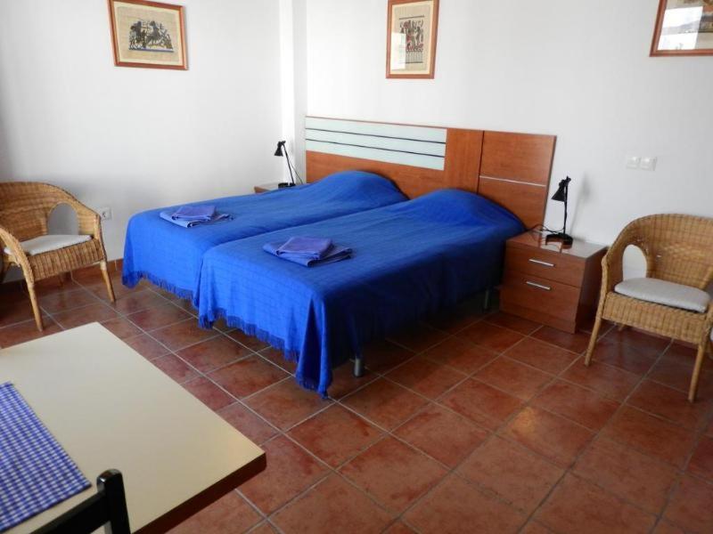 Apartamentos Nerjaluna Bilik gambar